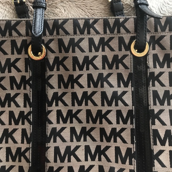 💎FLASH SALE💎  MICHAEL KORS monogram tote - Picture 2 of 9